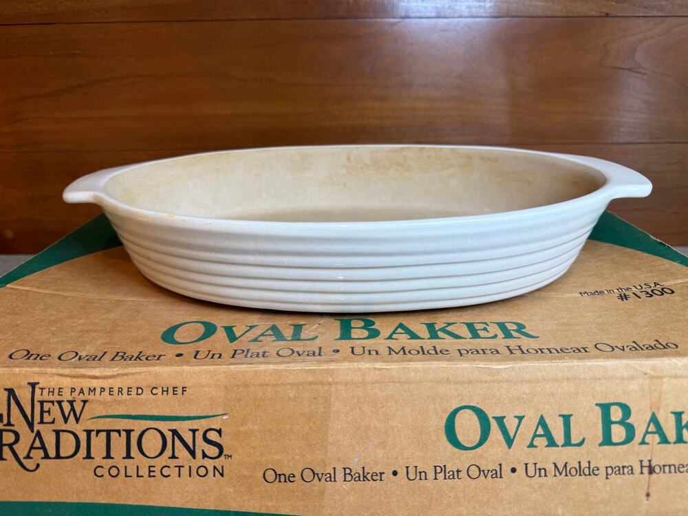 Pampered Chef Family Heritage Oval Dish